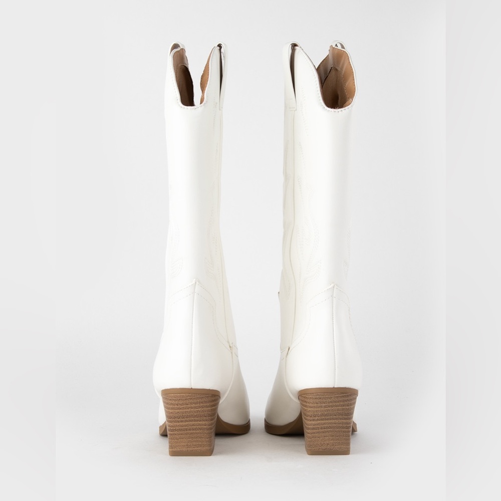 White cowboy boots - Picture 7 of 8